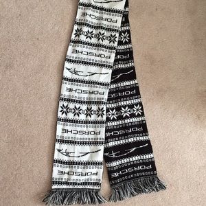 Reversible Porsche knit scarf